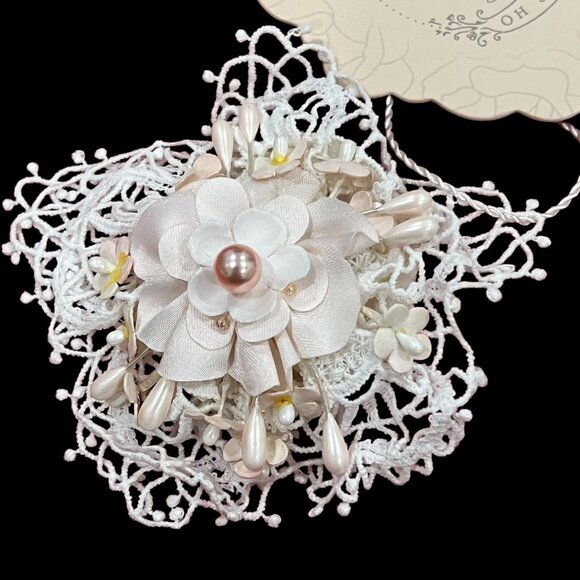 Dollcake Dollhouse Clip Pin New With Elegant Floral Design & Pearl Details - Picture 2 of 4